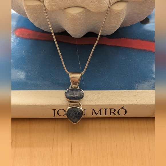 Jewelry - Silver necklace with blue stone